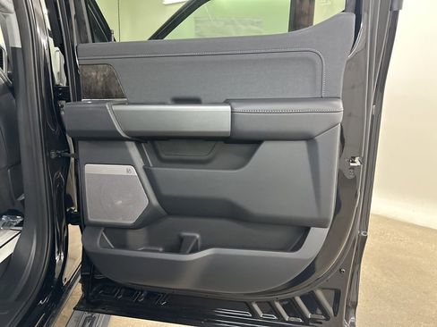 New 2026 Ford F250 Lariat w/ Black Appearance Package image 21