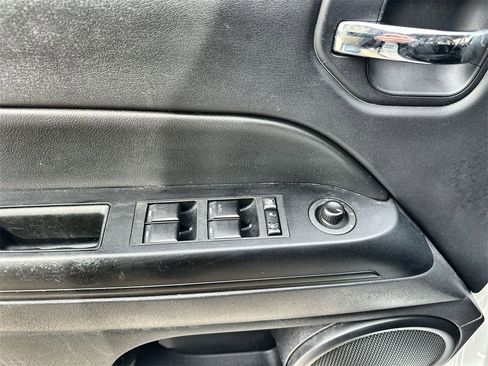 Used 2016 Jeep Patriot Sport w/ Power Value Group image 22