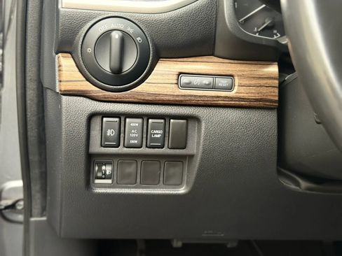 Used 2017 Nissan Titan SL RWD image 15