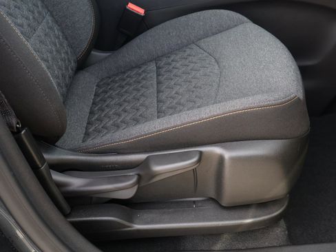 Used 2023 Chevrolet Equinox LT image 18