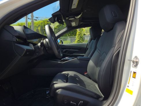 Used 2024 BMW 530i w/ Premium Package RWD image 8