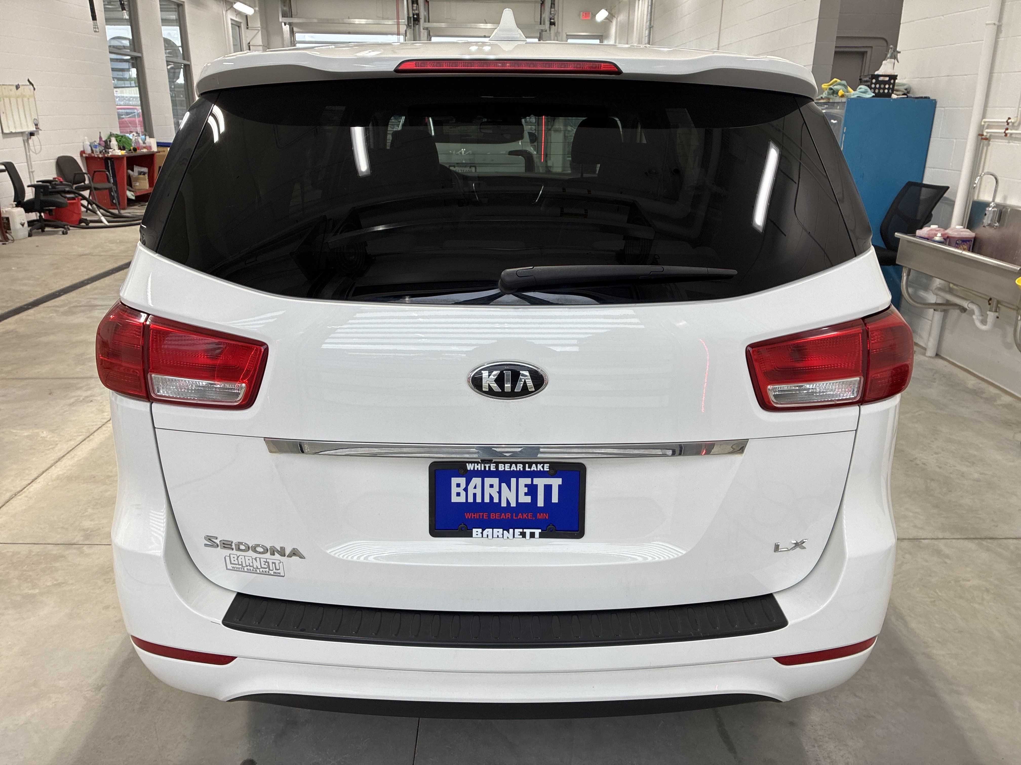 Used 2018 Kia Sedona LX FWD image 8