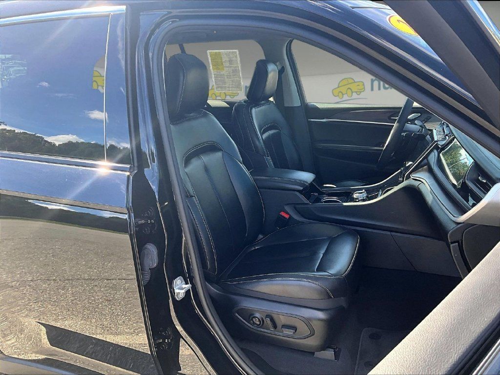 Used 2023 Jeep Grand Cherokee 4WD 4xe image 11