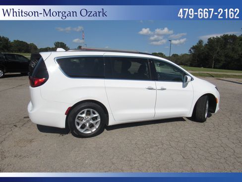 Used 2018 Chrysler Pacifica Touring Plus w/ Tire & Wheel Group image 15