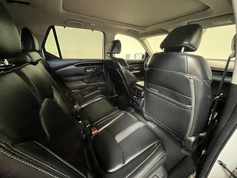 Used 2025 Honda Pilot Touring image 12