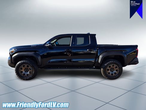 Used 2025 Toyota Tacoma Trailhunter image 3