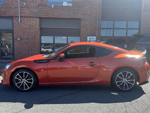 Used 2017 Toyota 86 RWD image 11