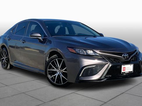 Used 2024 Toyota Camry SE image 2