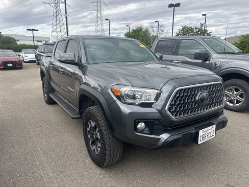 Used 2018 Toyota Tacoma TRD Off-Road w/ Technology Package image 1