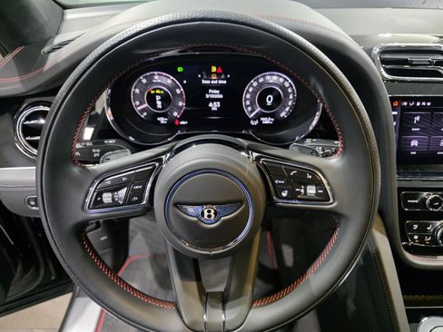 Used 2024 Bentley Bentayga image 14