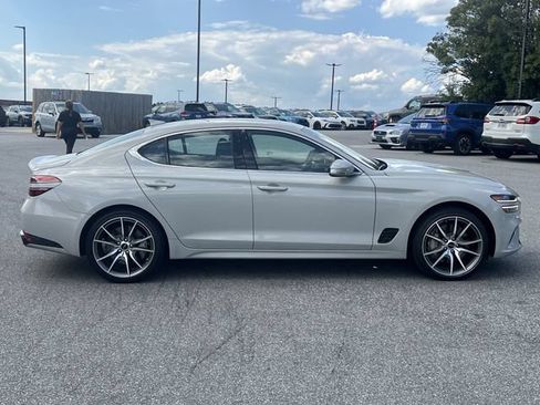 Used 2025 Genesis G70 2.5T RWD image 14