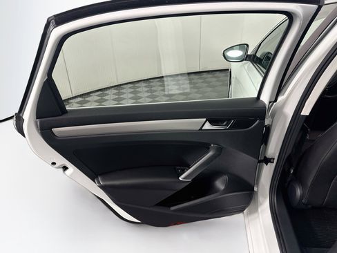 Used 2020 Volkswagen Passat 2.0T SE w/ Sunroof Package FWD image 26