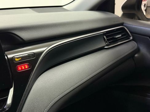 Used 2022 Toyota Camry LE image 19