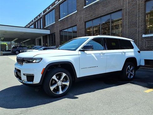 Used 2023 Jeep Grand Cherokee L Limited AWD/4WD image 16