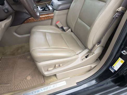 Used 2017 Chevrolet Suburban Premier AWD/4WD image 19