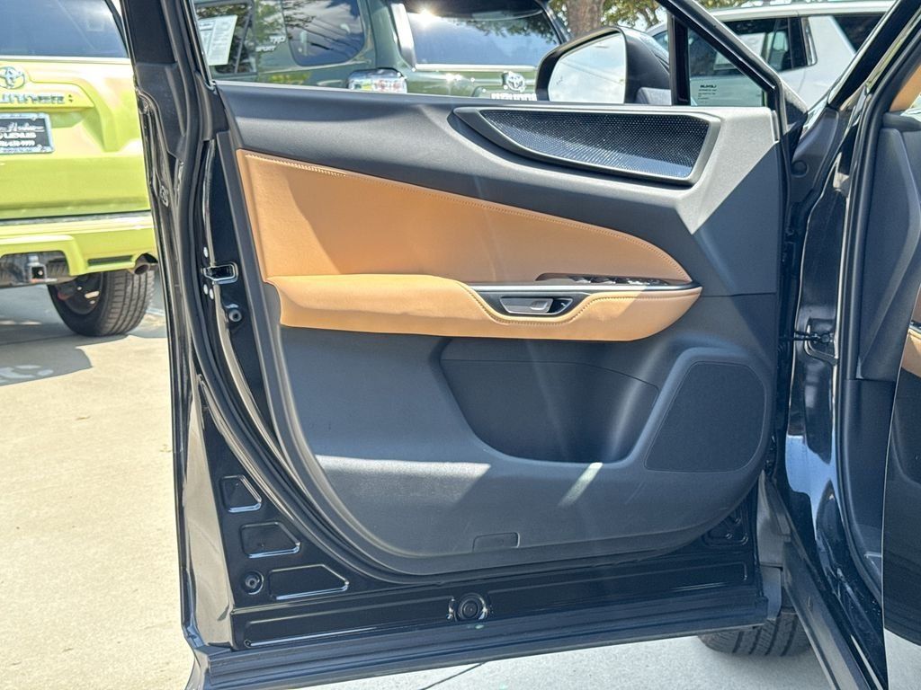 Used 2025 Lexus NX 250 FWD w/ Towing Package (2000 Lbs) image 12