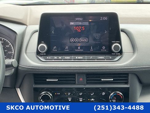 Used 2023 Nissan Rogue S FWD image 16