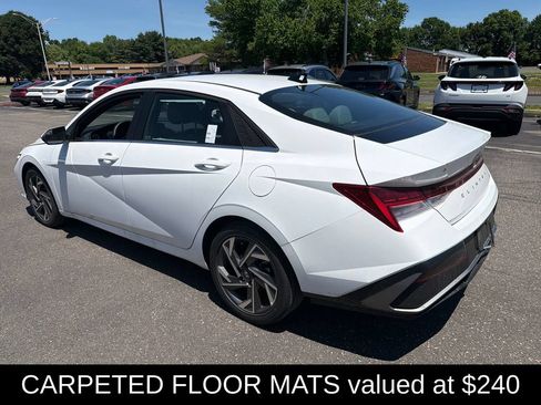 Certified 2025 Hyundai Elantra Limited FWD image 7