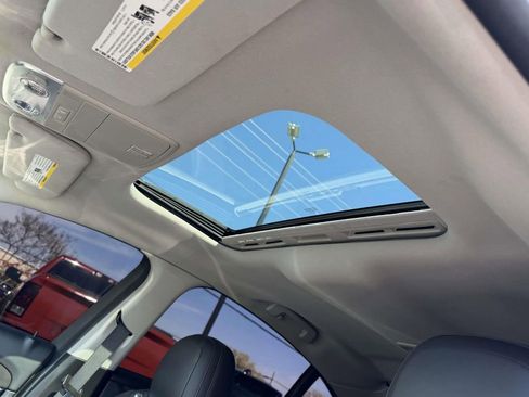 Used 2016 Chevrolet SS Base image 19