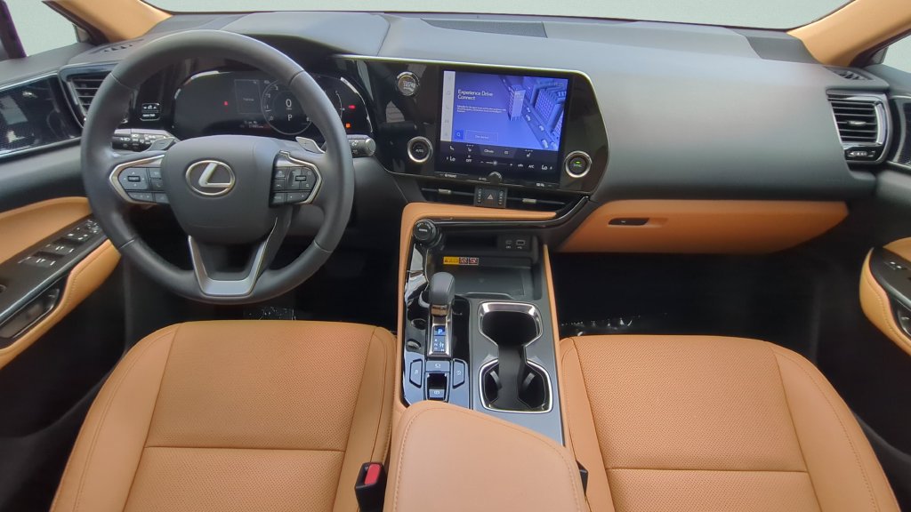 Used 2025 Lexus NX 250 FWD w/ Towing Package (2000 Lbs) image 11