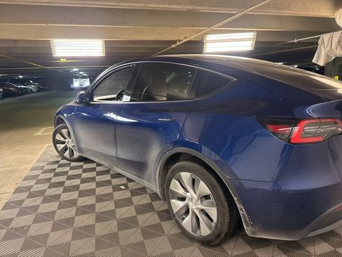 Used 2021 Tesla Model Y Standard Range image 5