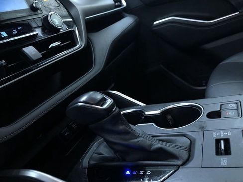 Certified 2021 Toyota Highlander XLE image 29