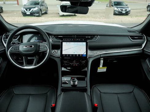 New 2025 Jeep Grand Cherokee Limited w/ Black Appearance Package image 14