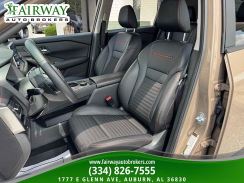 Used 2025 Nissan Rogue SV w/ Rock Creek Premium Package AWD/4WD image 9