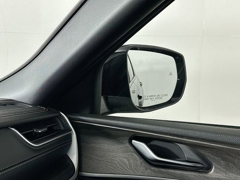 New 2025 Jeep Grand Cherokee Limited image 24