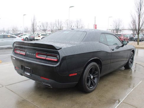 Used 2018 Dodge Challenger SXT image 7