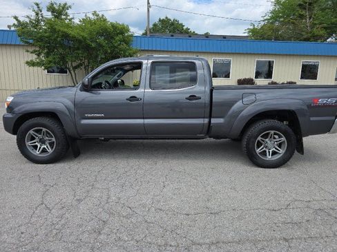 Used 2014 Toyota Tacoma 4x4 Double Cab w/ SR5 Package image 5