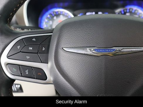 Used 2017 Chrysler Pacifica Touring-L w/ Tire & Wheel Group image 8