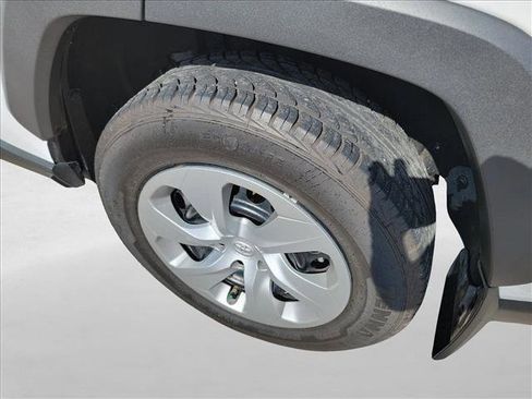 Used 2021 Toyota RAV4 LE AWD/4WD image 12