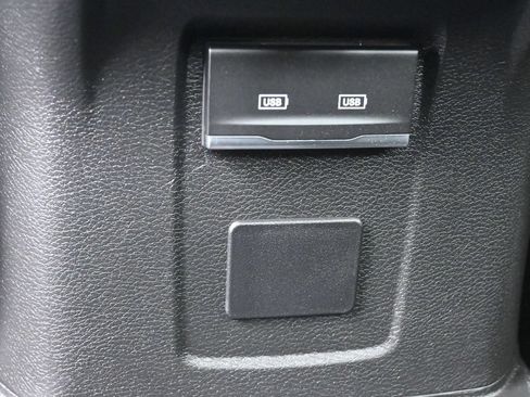 Used 2022 Jeep Gladiator Overland w/ Popular Equipment Package AWD/4WD image 18