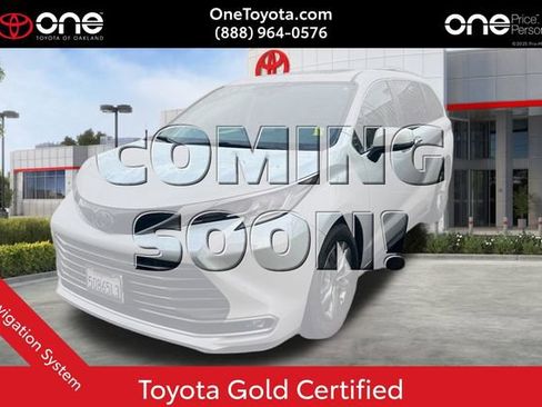 Certified 2022 Toyota Sienna Limited image 1
