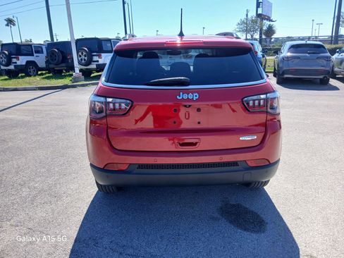 Used 2020 Jeep Compass Latitude w/ Popular Equipment Group FWD image 5