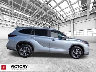 Used 2024 Toyota Highlander XLE FWD video 2