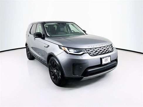 Used 2024 Land Rover Discovery S image 3