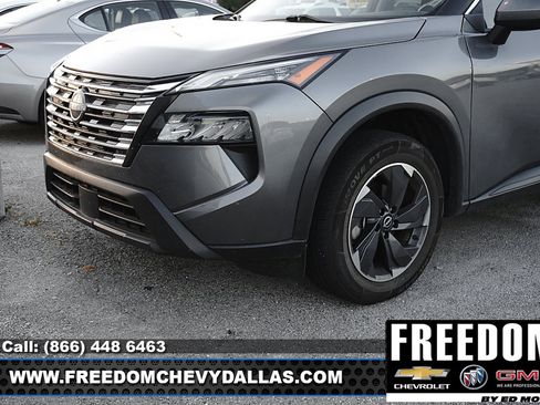 Used 2024 Nissan Rogue SV FWD image 10