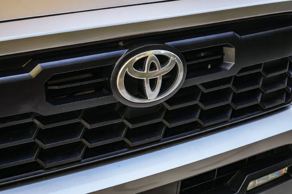 Used 2025 Toyota Tacoma TRD Sport AWD/4WD image 9