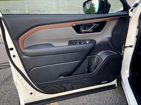 Used 2025 Subaru Forester Sport image 18