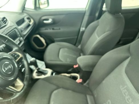 Used 2016 Jeep Renegade Latitude FWD image 29
