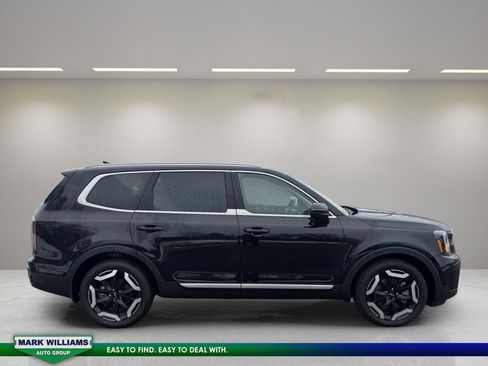 Used 2024 Kia Telluride EX FWD image 2
