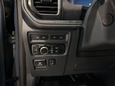 Used 2023 Ford F150 Lightning Platinum image 18