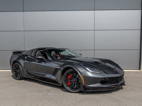 Used 2017 Chevrolet Corvette Z06 w/ Z07 Performance Package RWD image 4