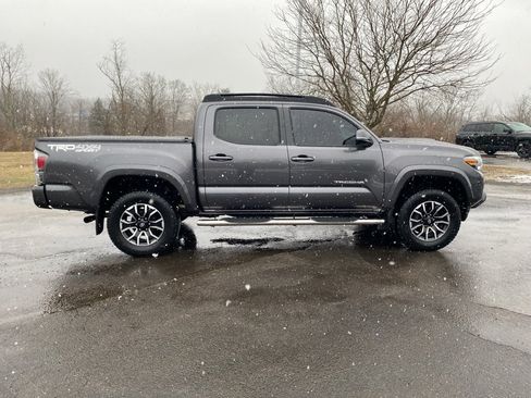 Used 2021 Toyota Tacoma TRD Sport image 2