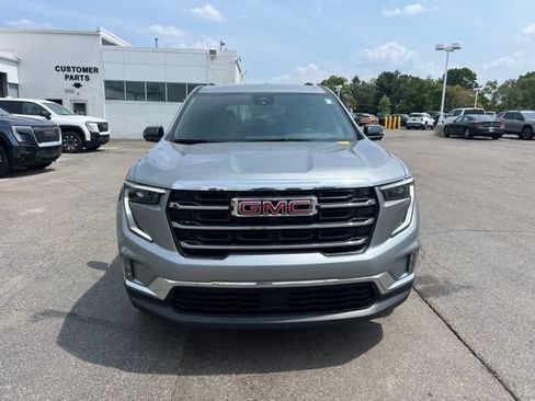 Used 2024 GMC Acadia Elevation w/ Luxury Package AWD/4WD image 2