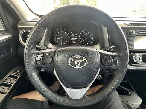 Used 2017 Toyota RAV4 LE FWD image 6