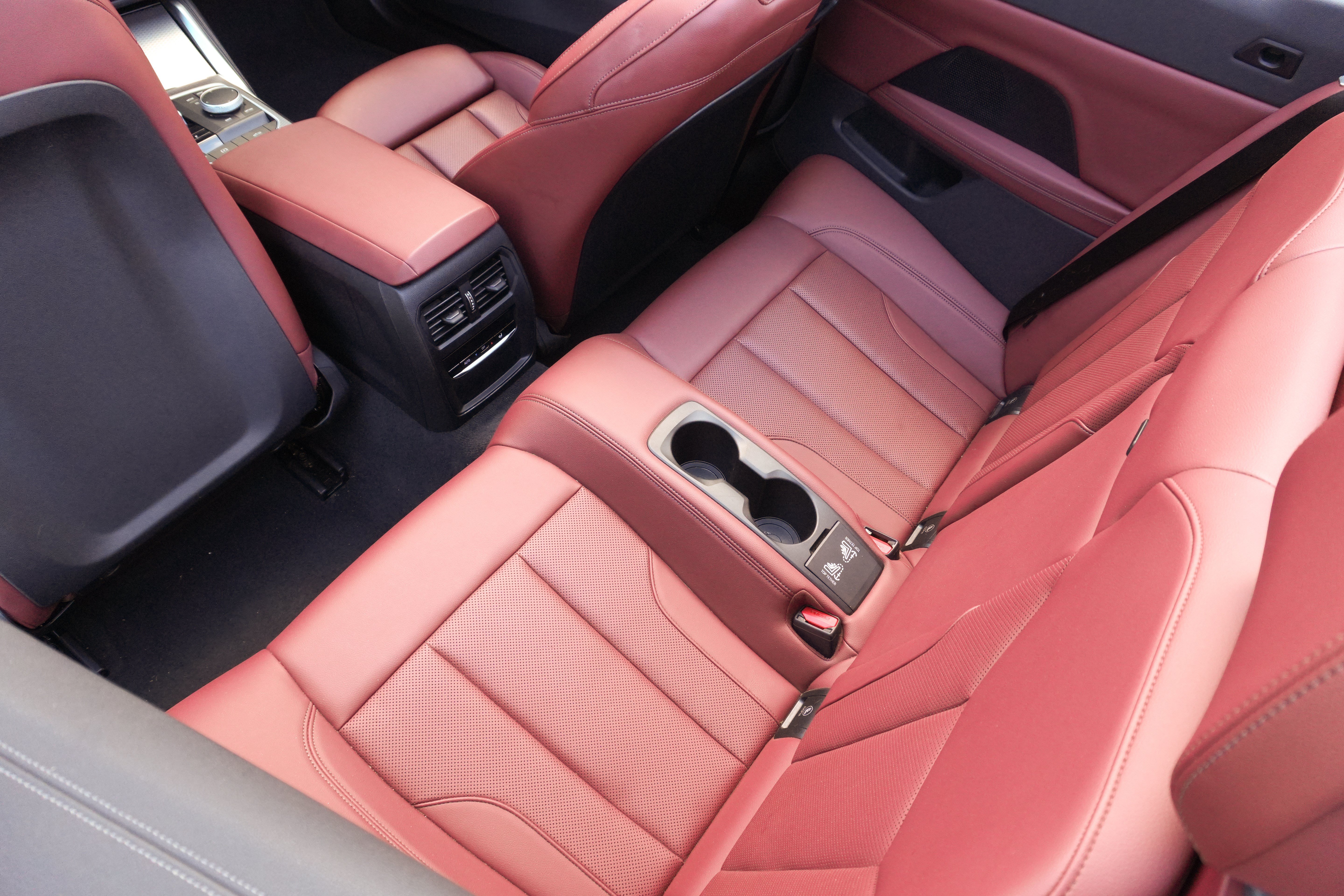 Certified 2024 BMW 430i Convertible w/ M Sport Package RWD image 31