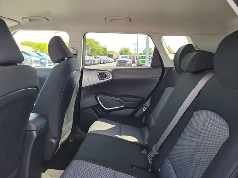 Used 2025 Kia Soul LX w/ LX Technology Package FWD image 14